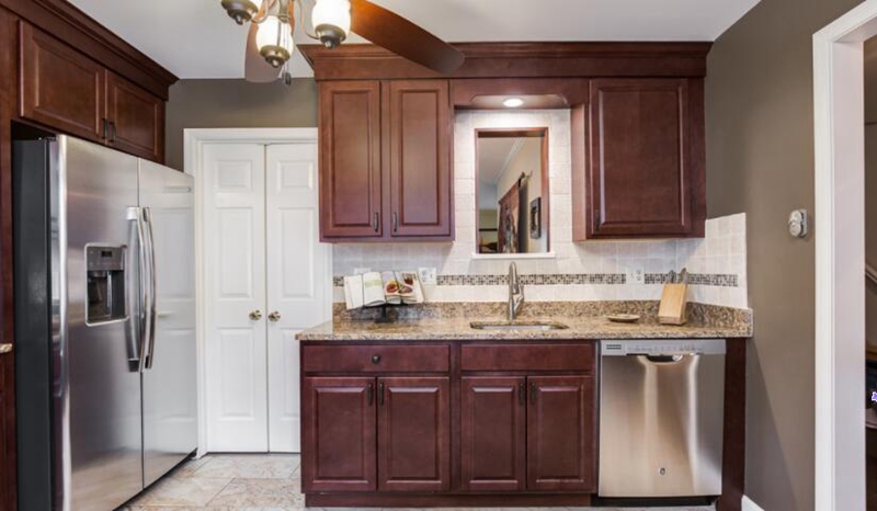 定制實木櫥柜優點，定制實木櫥柜缺點，星空梵高櫥柜